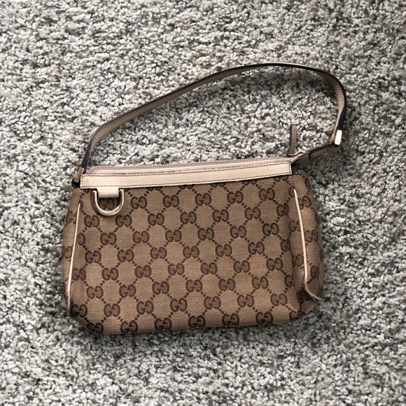 Gucci Handbags - Gucci Clutch
